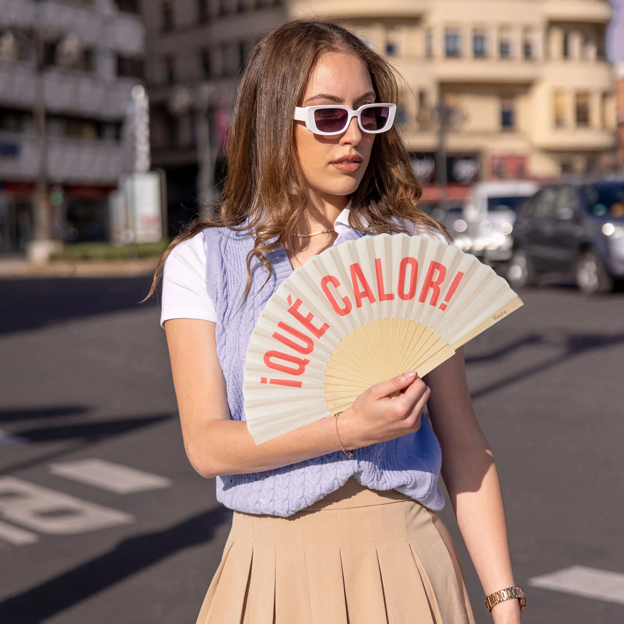 Que Calor Hand Fan
