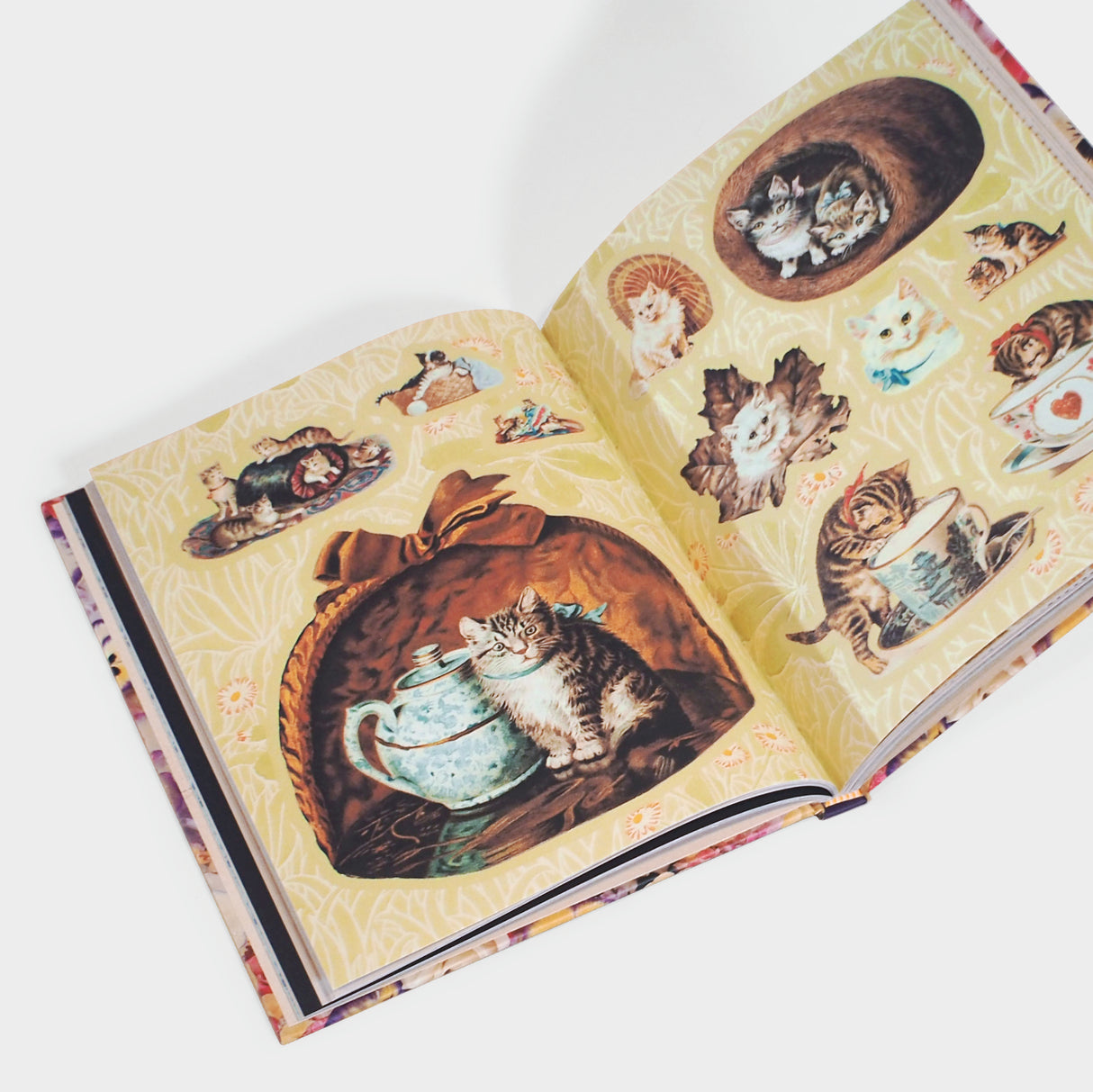 Cynthia Hart's Victoriana Cats: The Sticker Book